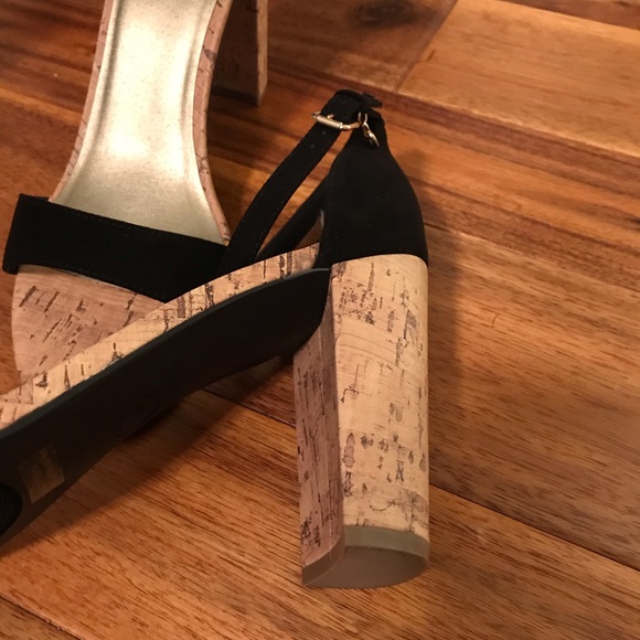 Black open toe heels - Picture 4 of 6